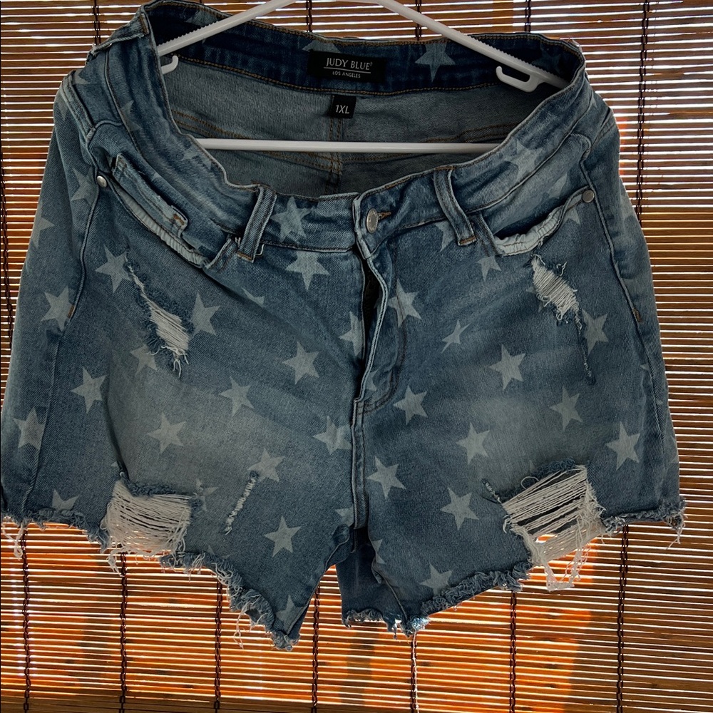 Judy Blue Star Patterned Distressed Denim Shorts - Blue